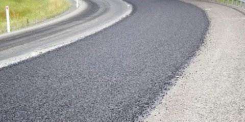 Using Crumbed Rubber in Sprayed Seal Applications on Local Roads
